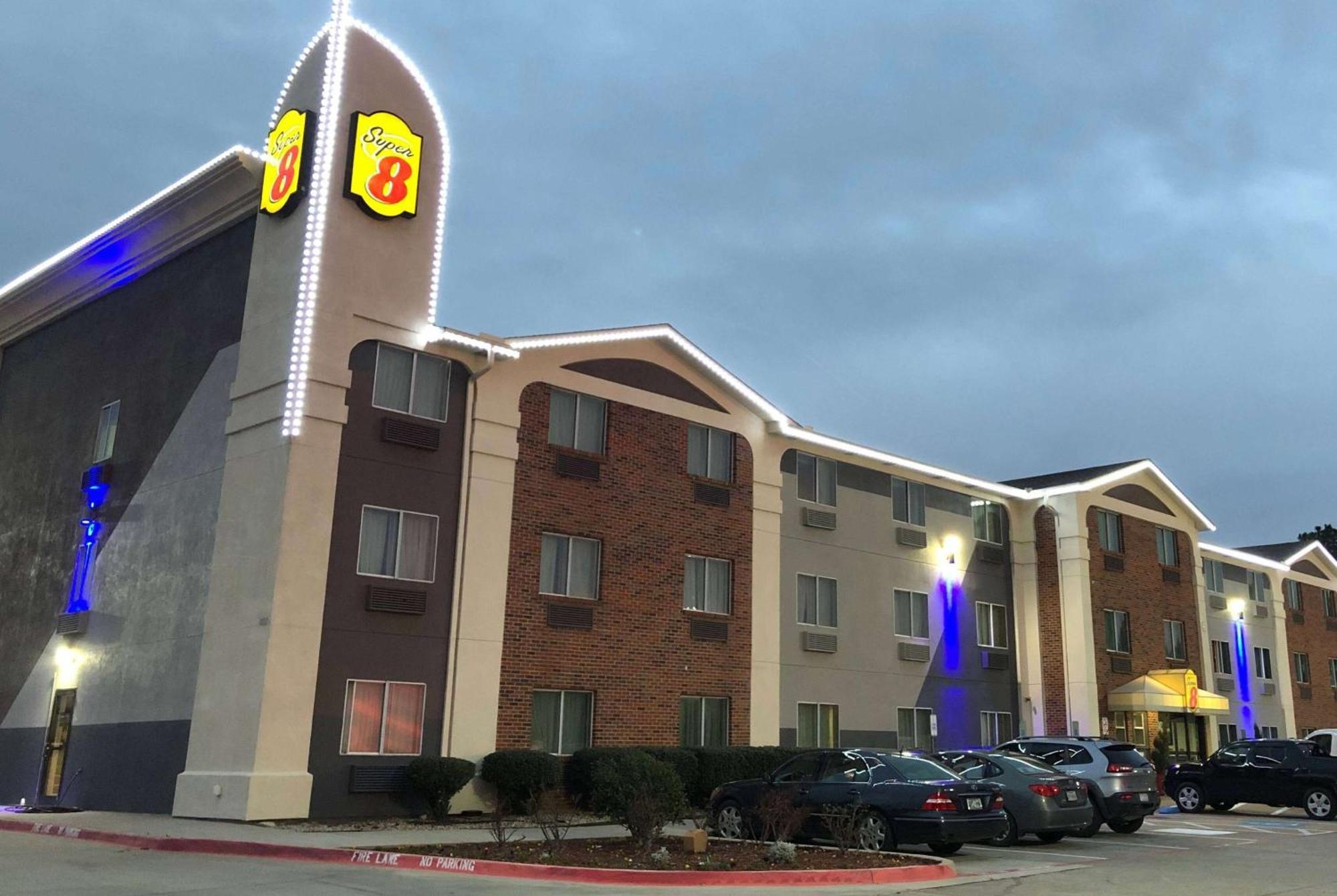 Motel Super 8 By Wyndham Bedford Dfw Airport West Exteriér fotografie